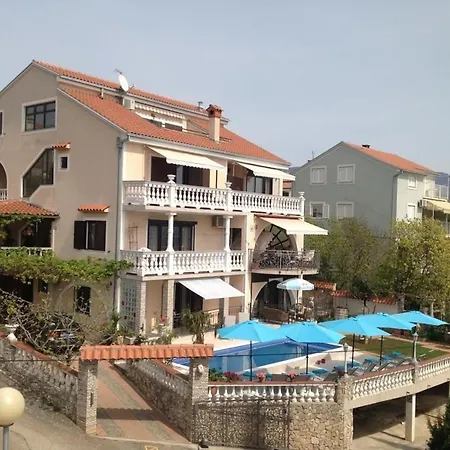 In Mit Terrasse, Gemeinsamem Pool Und Garten Apartment *