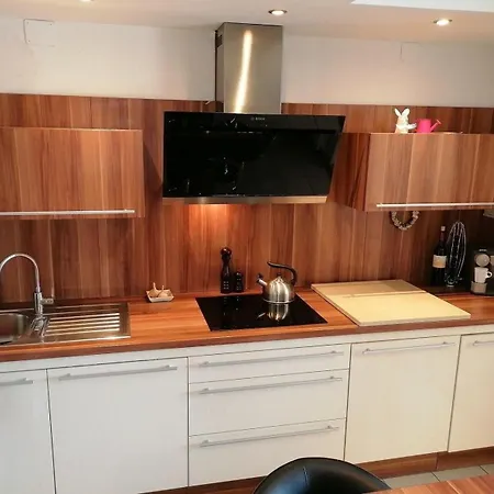 Apartment In Mit Terrasse, Gemeinsamem Pool Und Garten *