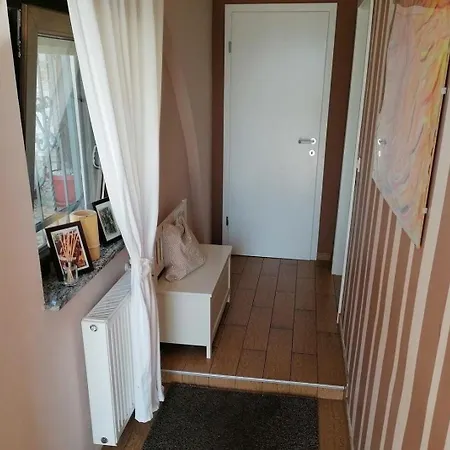 In Mit Terrasse, Gemeinsamem Pool Und Garten Novi Vinodolski