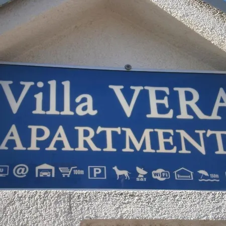 In Mit Terrasse, Gemeinsamem Pool Und Garten Apartman Novi Vinodolski
